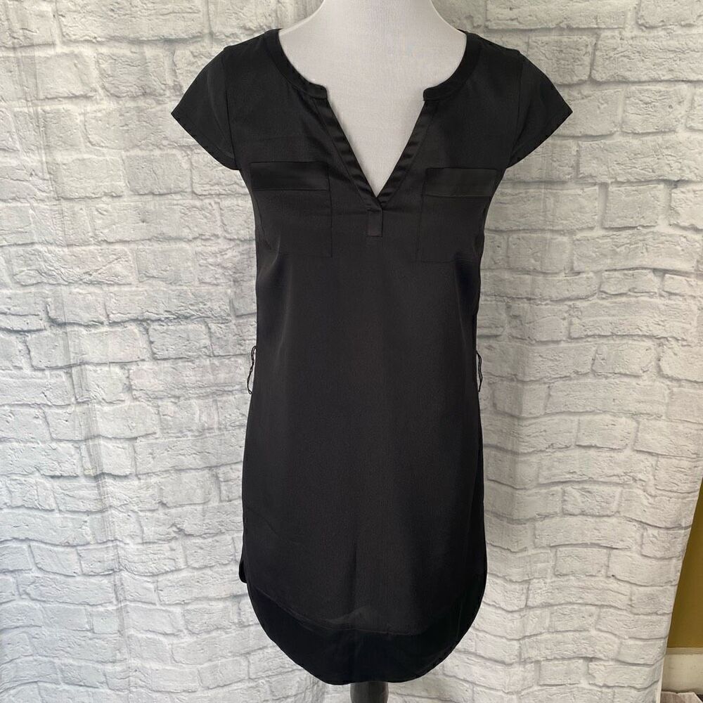 Express women XS black V-neck cap sleeve shift dress w/satin bottom